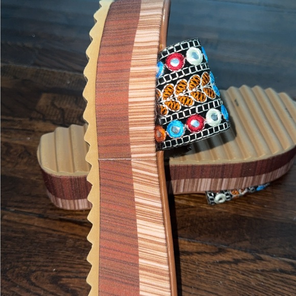Colorful Platform Sandals - Picture 2 of 4